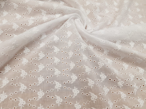 RIŠELJE,vezena bombažna tkanina,vezenina,bela osnova,