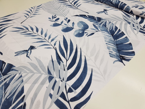 Bombažno platno, poplin, percale, za posteljnino- veliki tropski listi modre barve, bela osnova