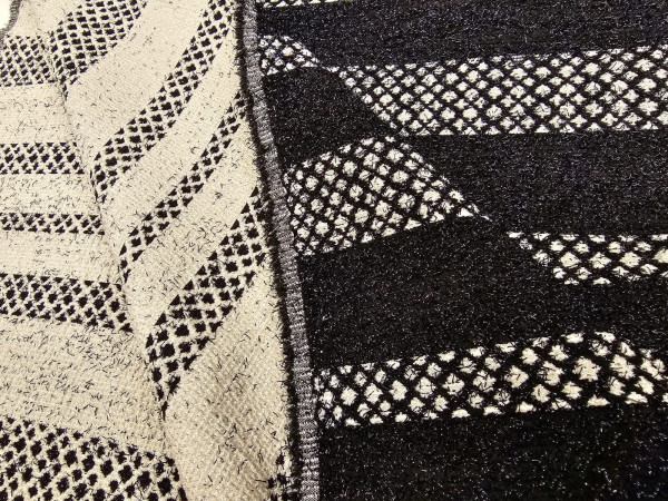 Obojestranska tkanina, mešanica, žakardno tkanje - črno bela kombinacija