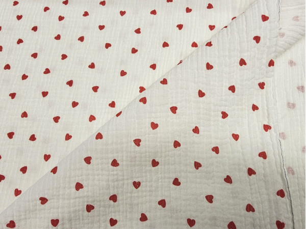 TETRA tkanina, dvoslojna- rdeči srčki na off white osnovi